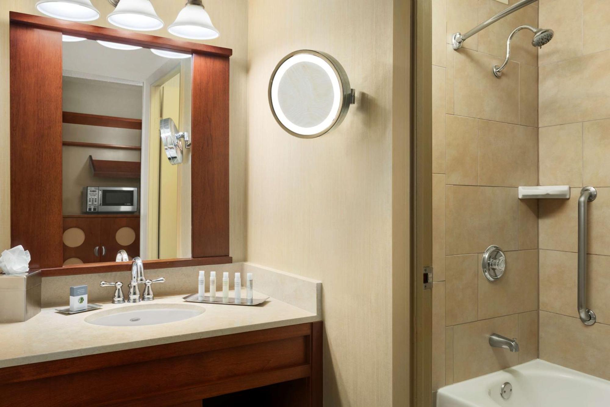 Отель Doubletree By Hilton Dfw Airport North Ирвинг Экстерьер фото