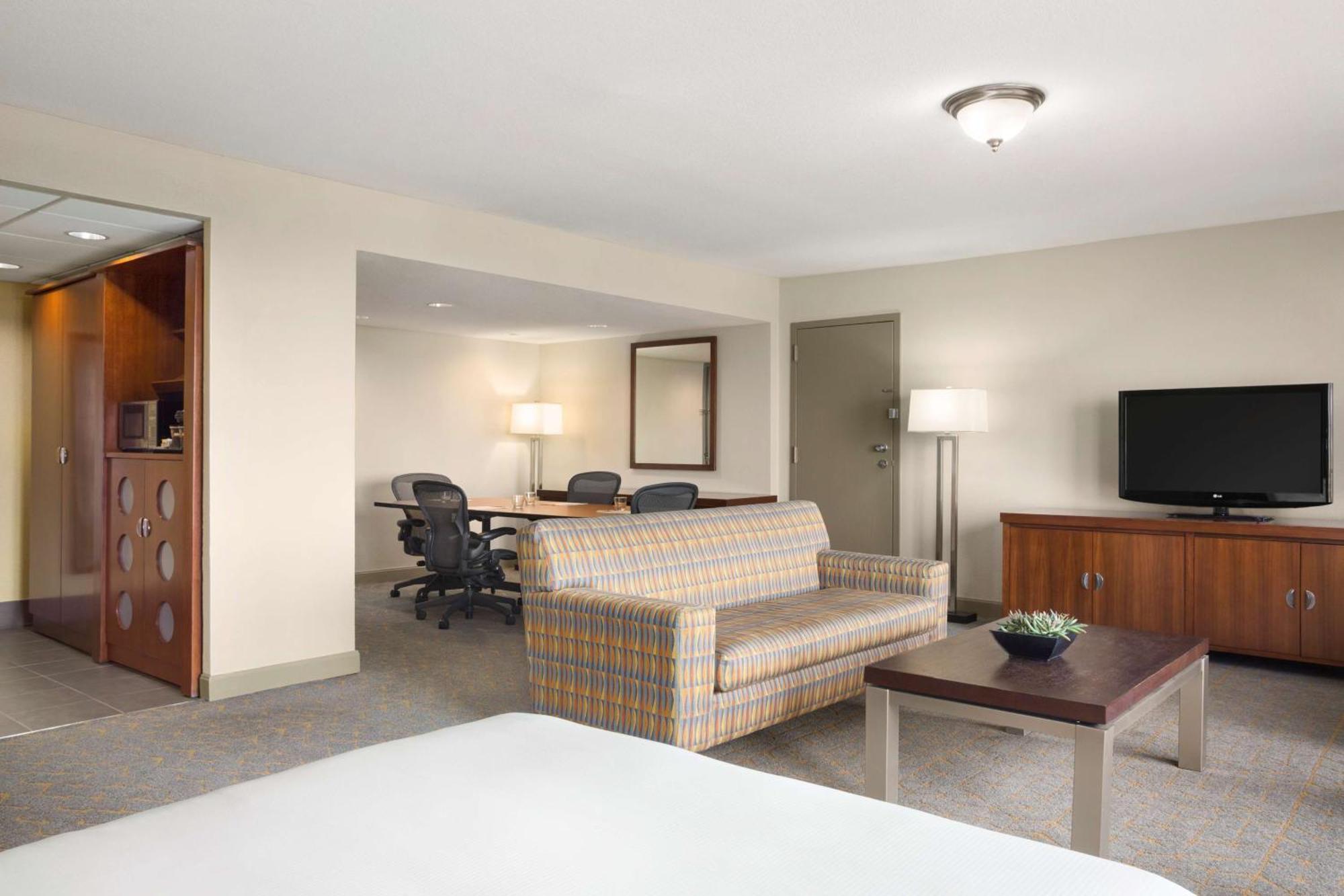 Отель Doubletree By Hilton Dfw Airport North Ирвинг Экстерьер фото