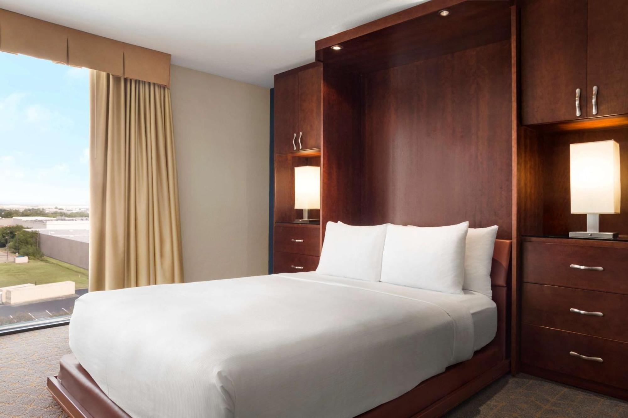 Отель Doubletree By Hilton Dfw Airport North Ирвинг Экстерьер фото