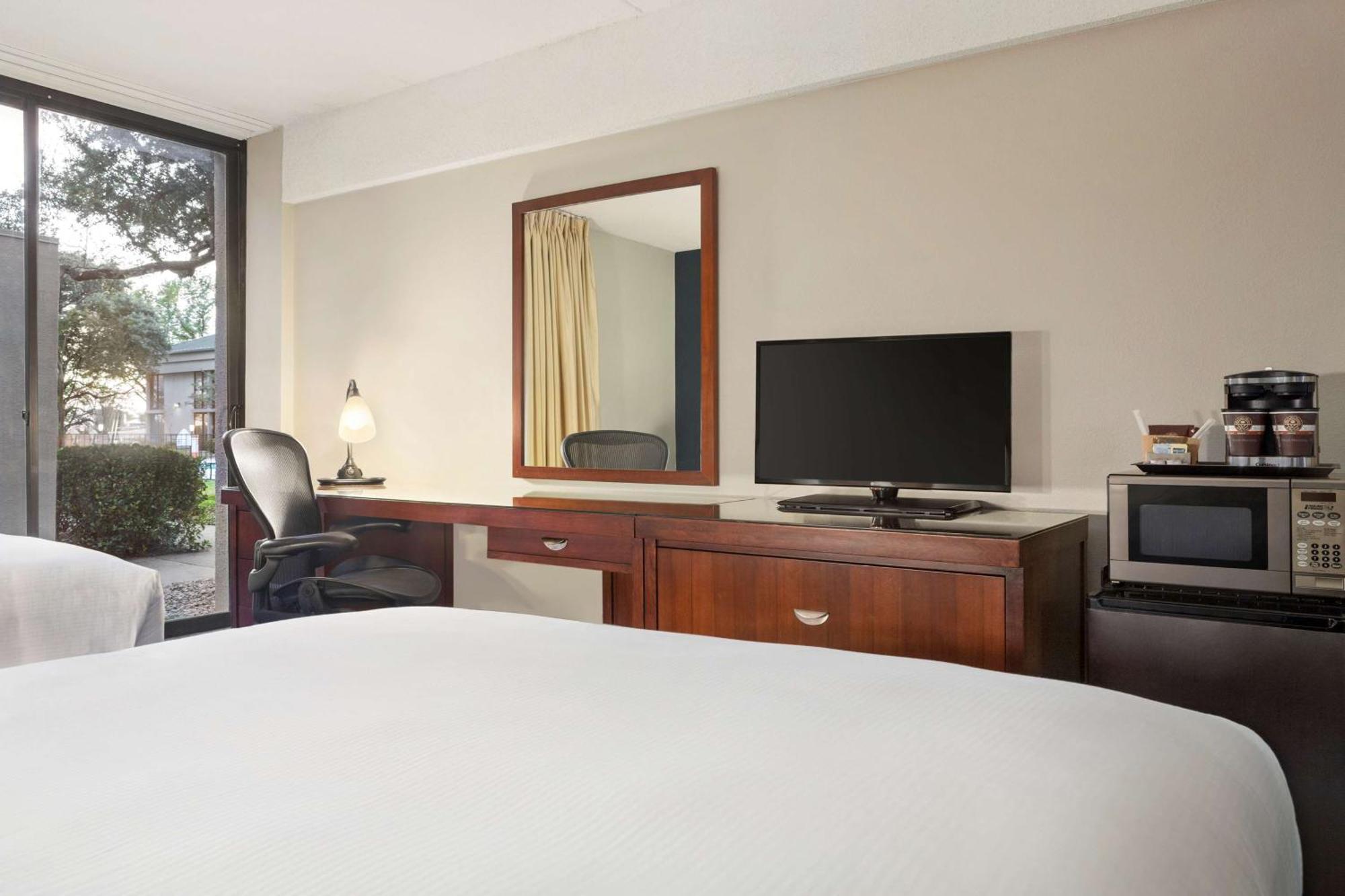 Отель Doubletree By Hilton Dfw Airport North Ирвинг Экстерьер фото