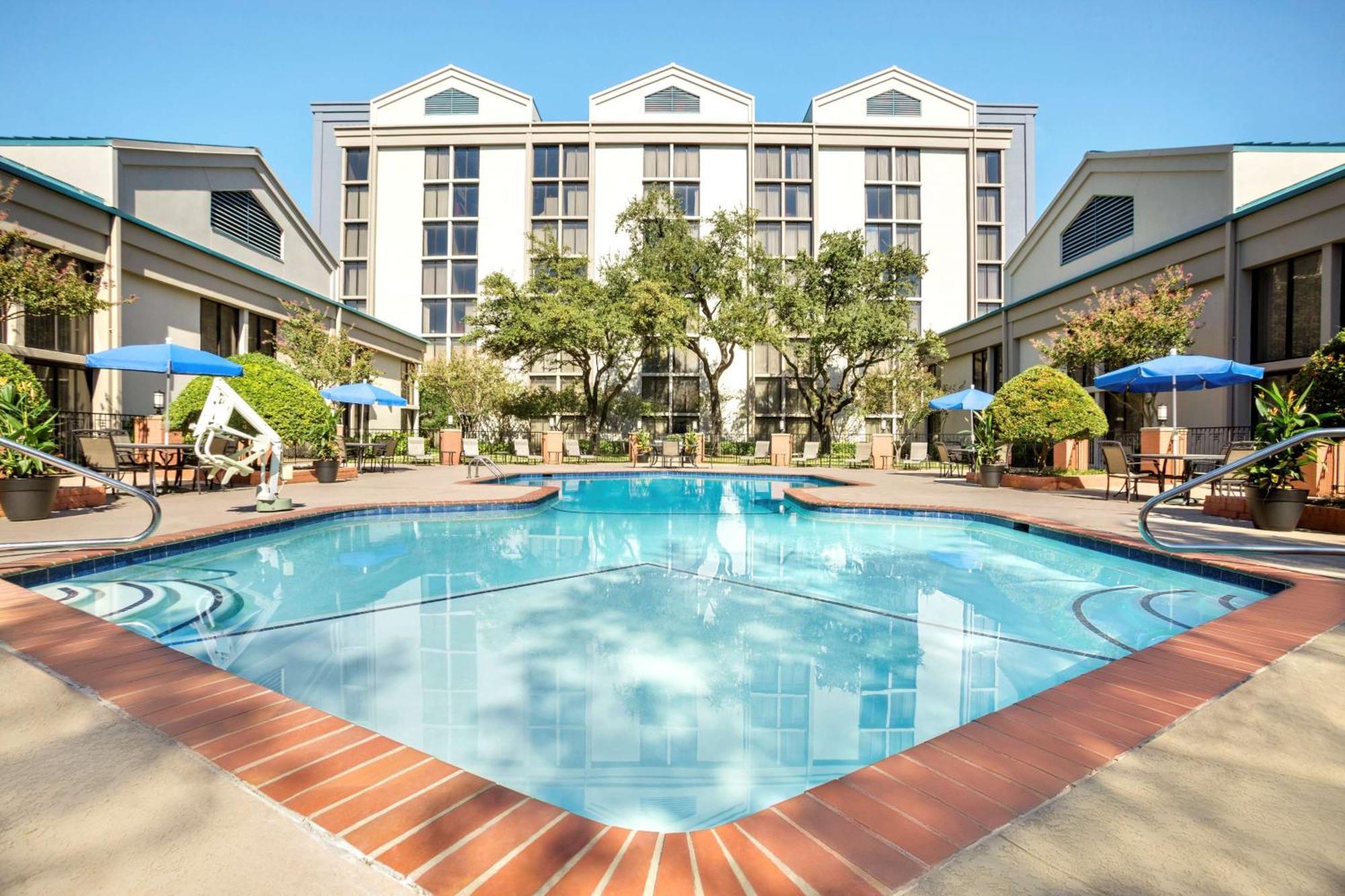 Отель Doubletree By Hilton Dfw Airport North Ирвинг Экстерьер фото